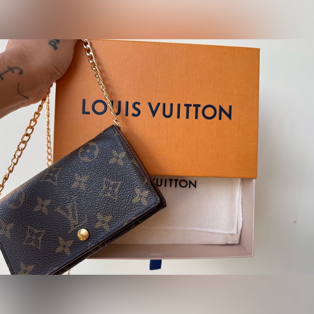 IN BOX LOUIS VUITTON CROSSBODY CLUTCH WALLET